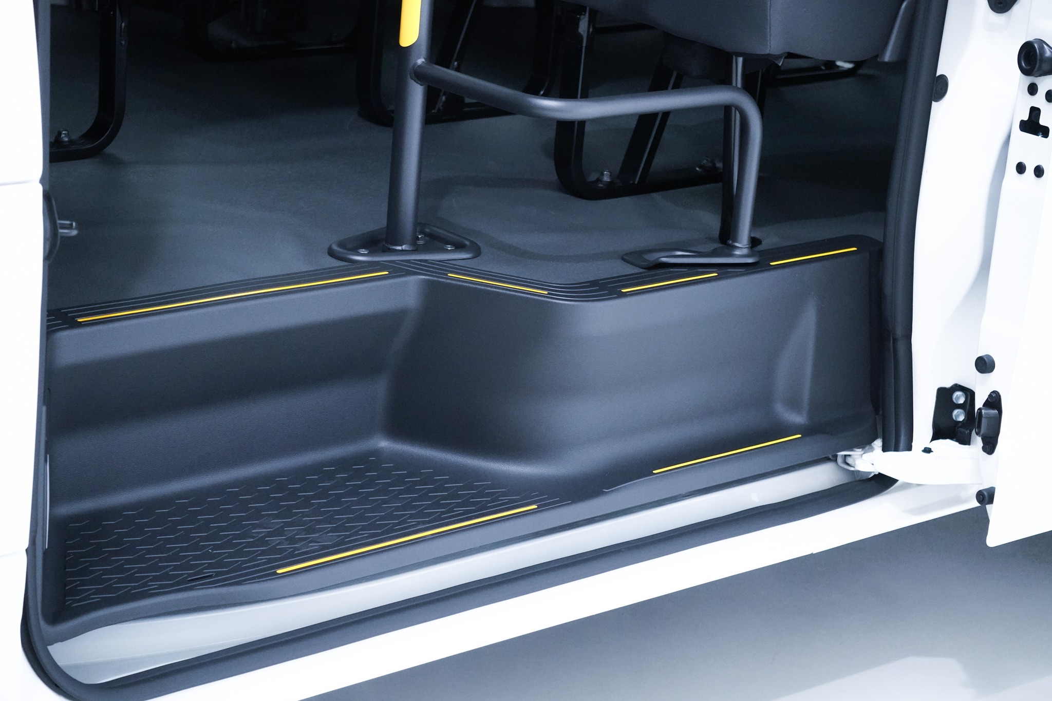 2023 Toyota Hiace SLWB Commuter