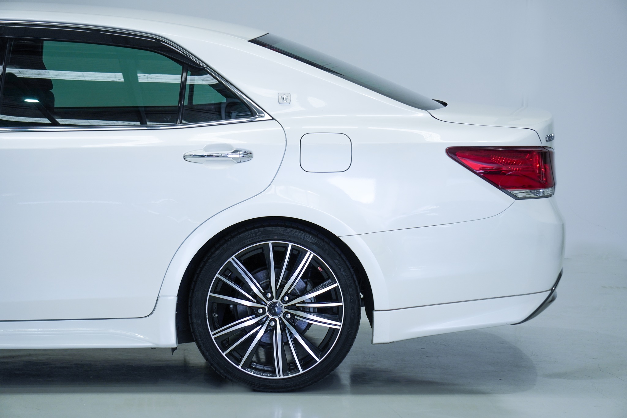 2013 Toyota Crown Athlete S