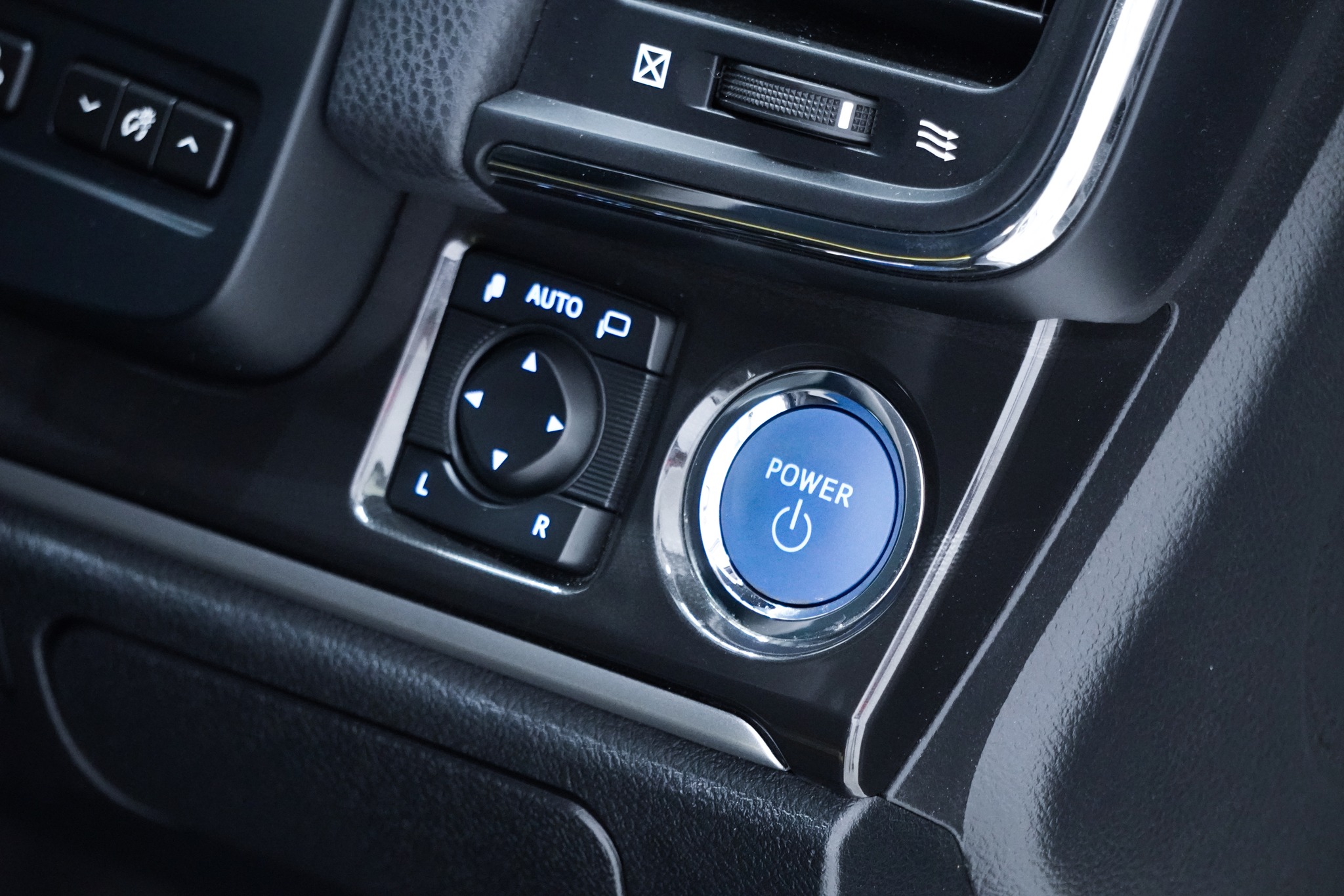 2013 Toyota Crown Athlete S