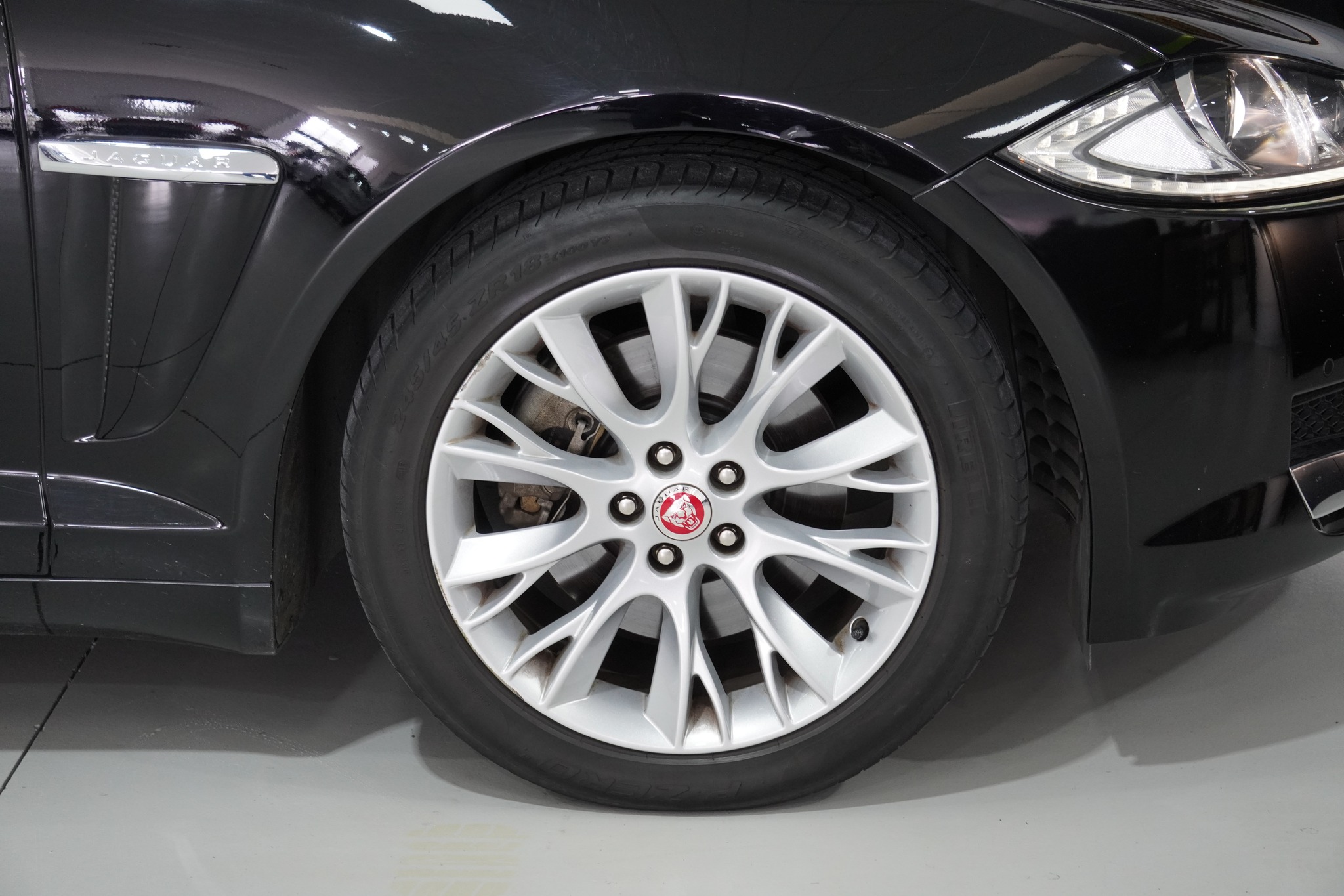 2014 Jaguar XF Luxury