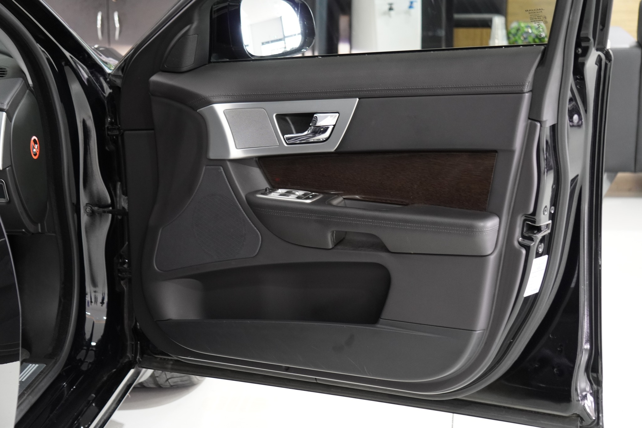 2014 Jaguar XF Luxury