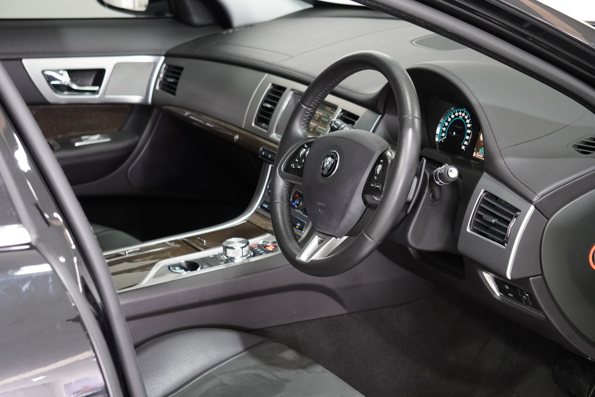 2014 Jaguar XF Luxury