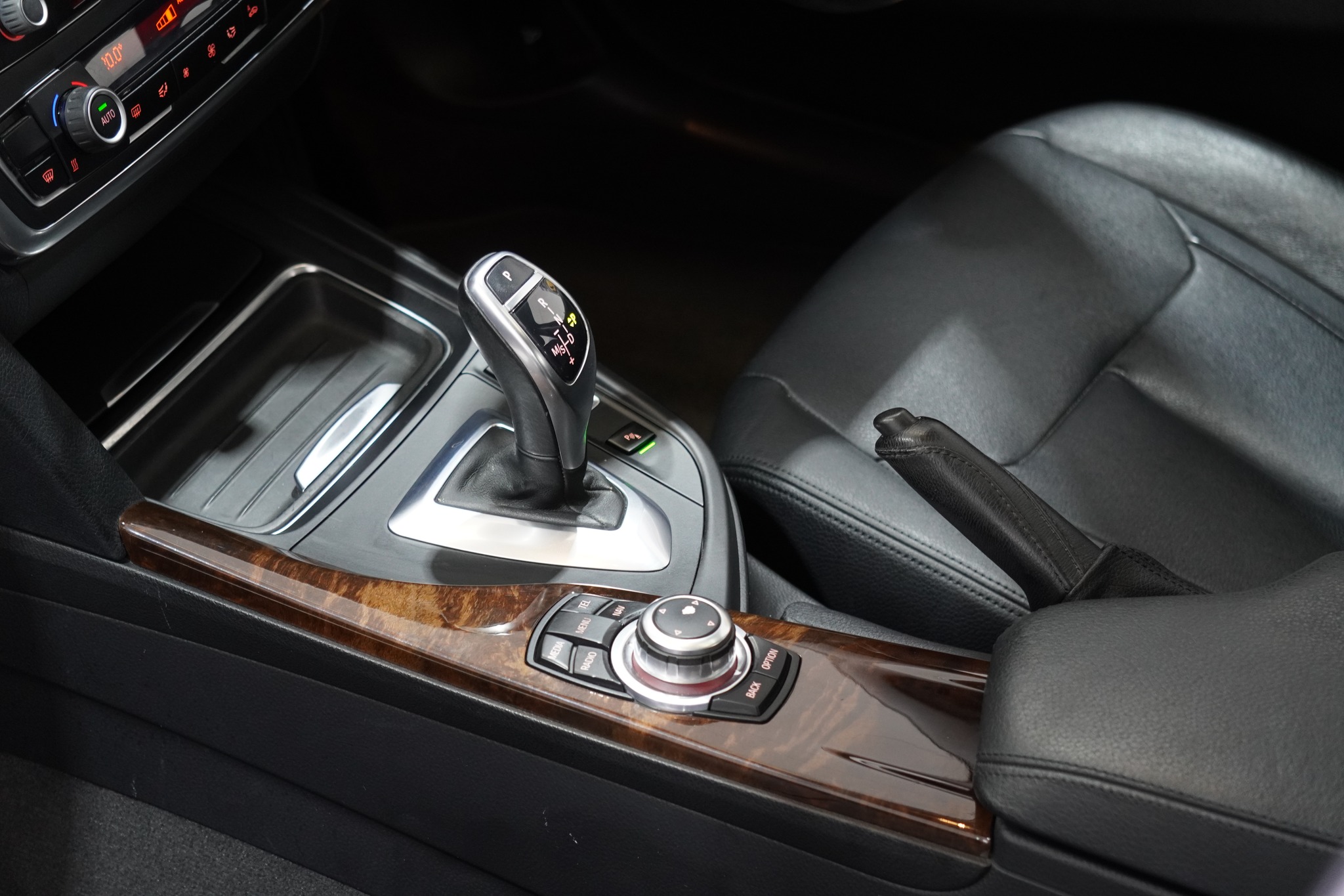 2012 BMW 320d Luxury