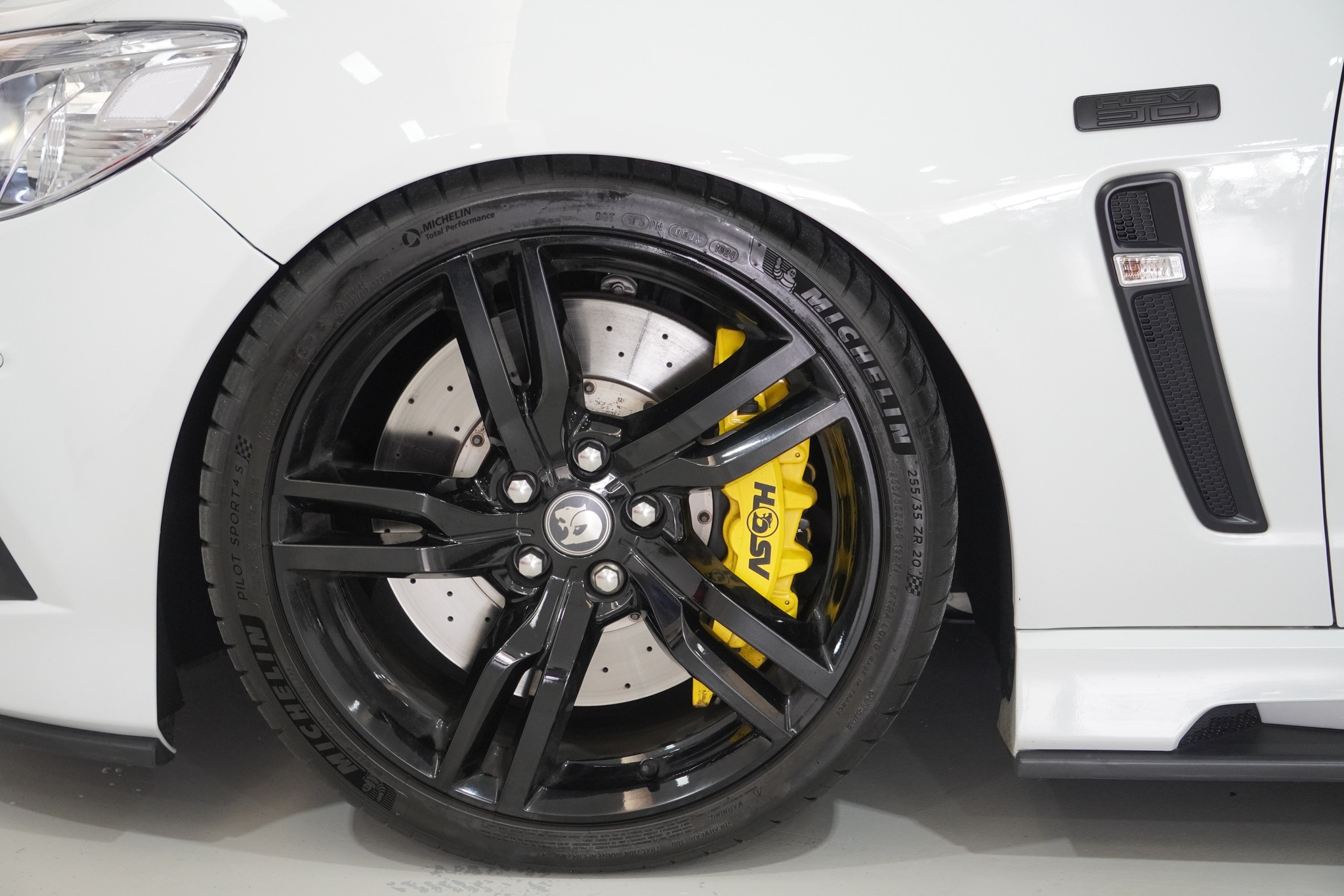 2017 HSV Clubsport R8