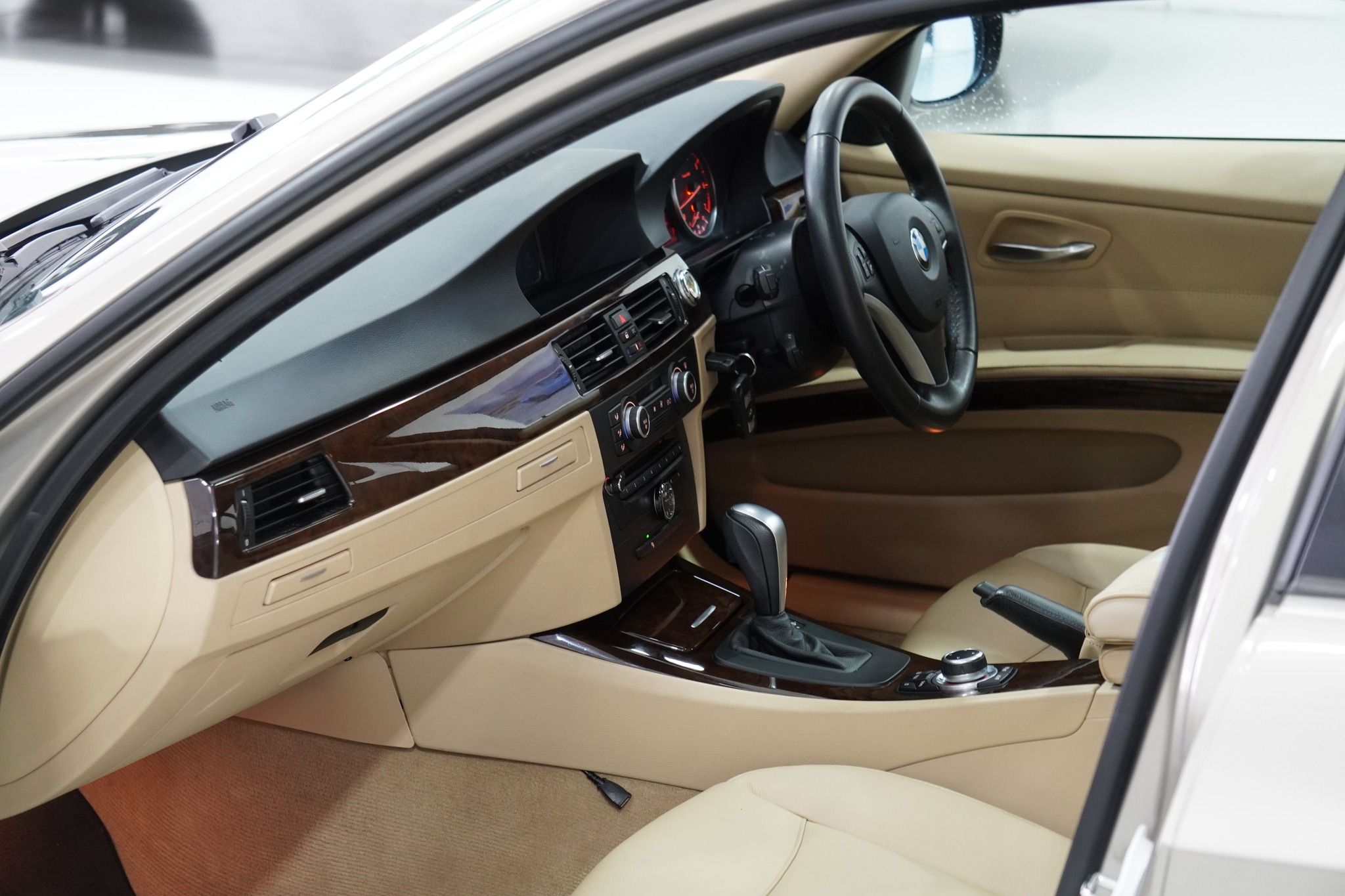 2009 BMW 320i
