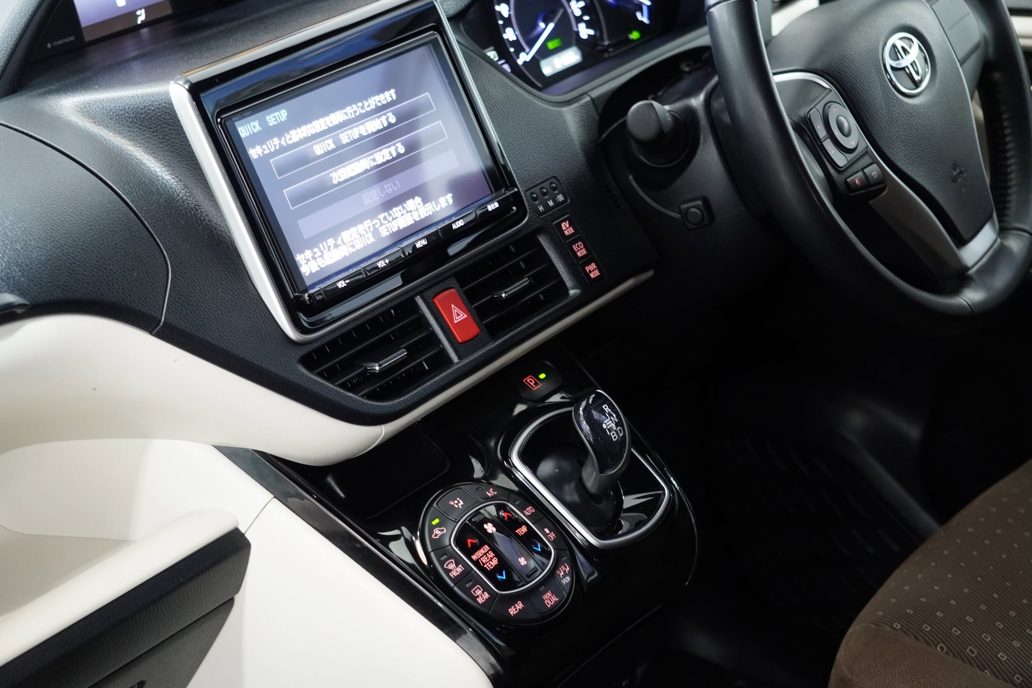 2017 Toyota Noah Hybrid