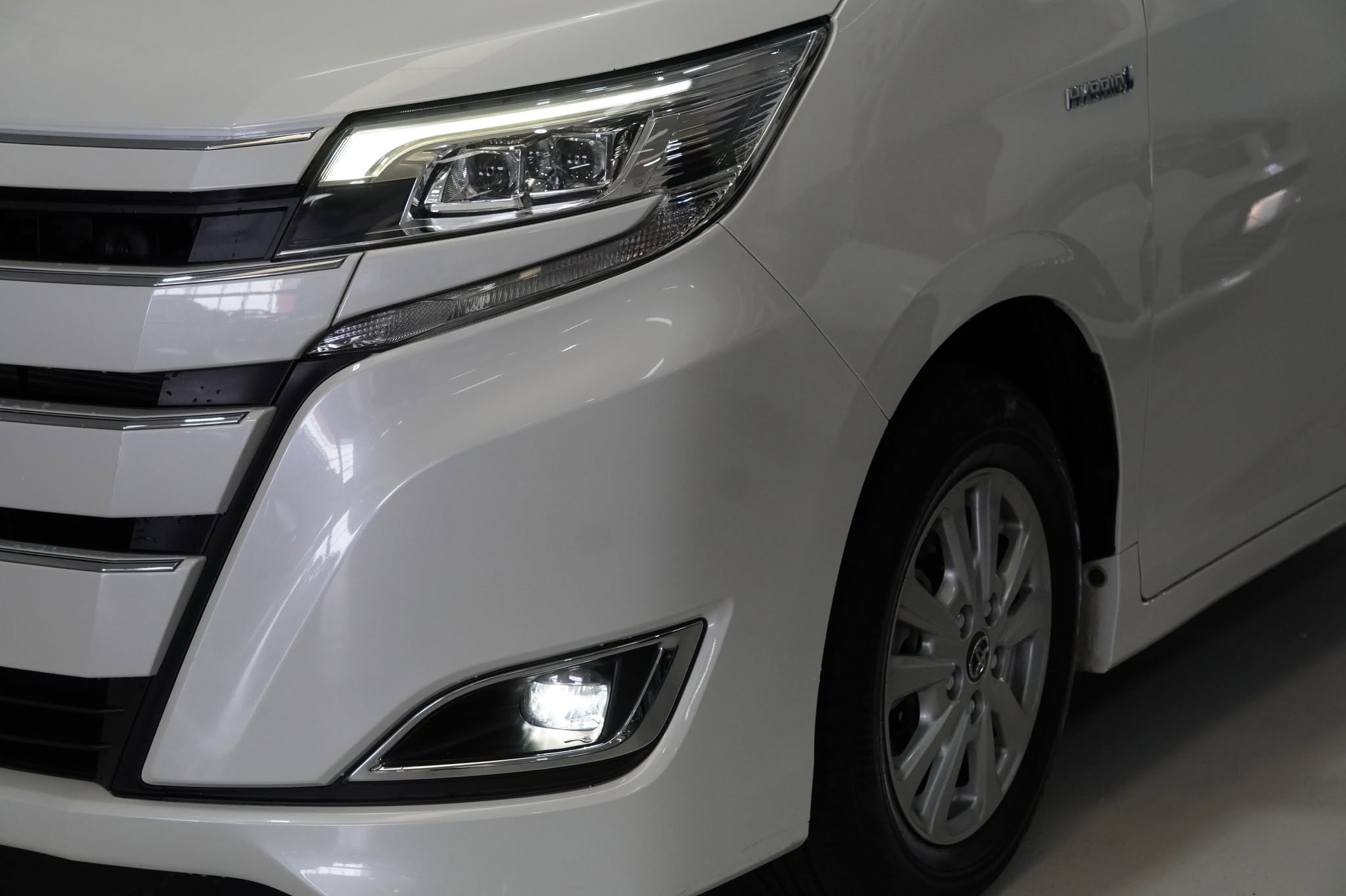 2017 Toyota Noah Hybrid