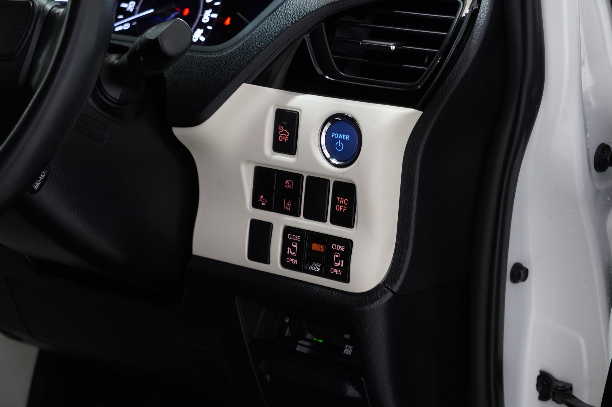 2017 Toyota Noah Hybrid