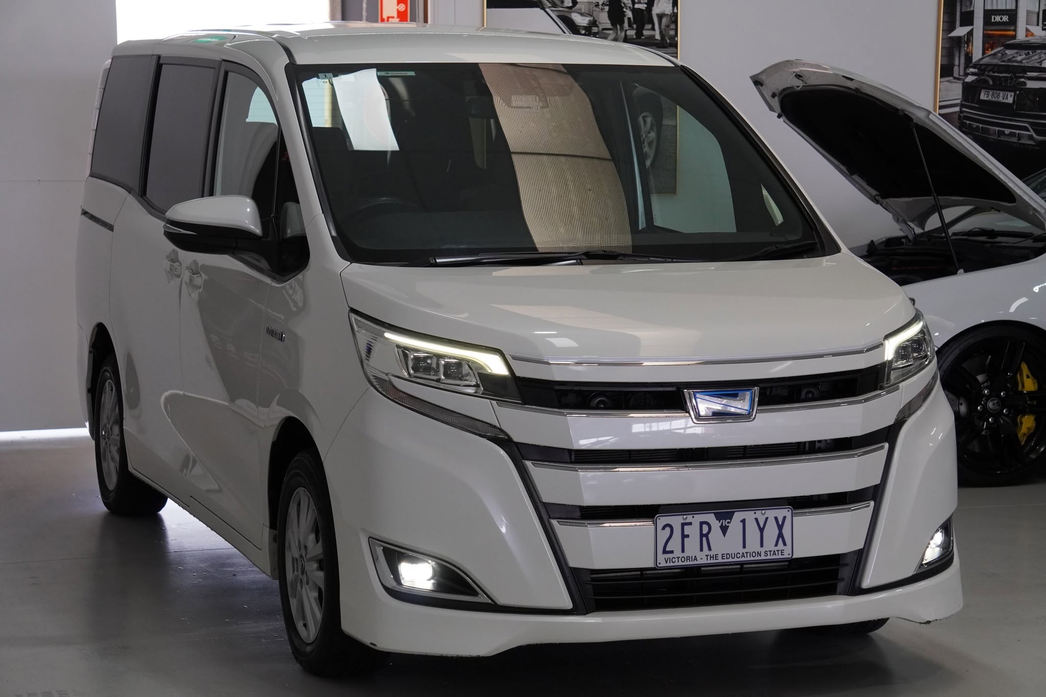 2017 Toyota Noah Hybrid