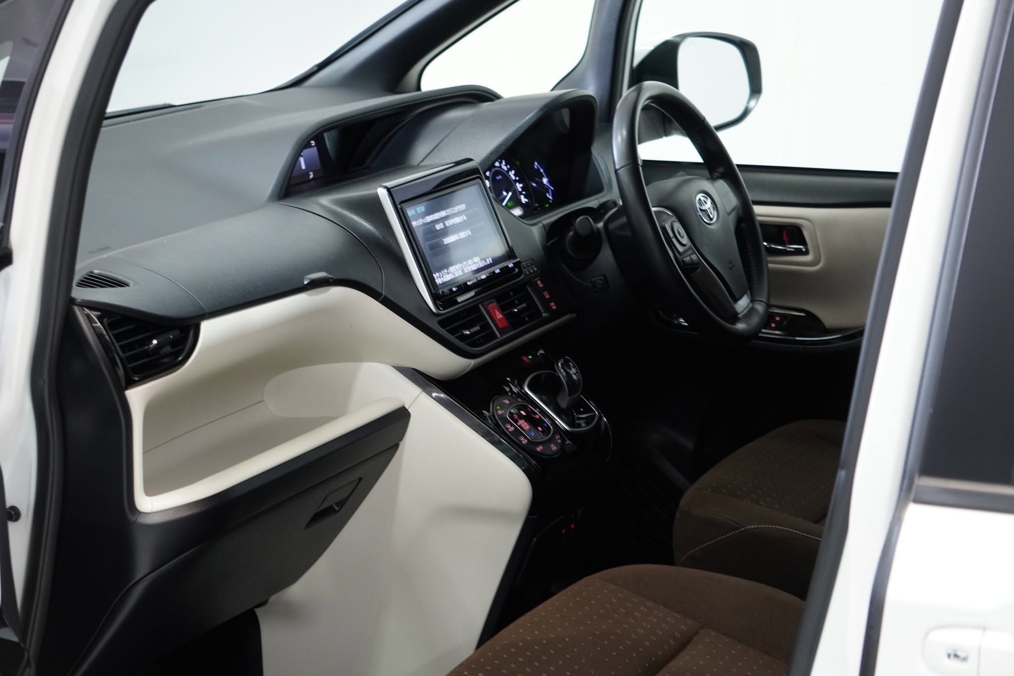 2017 Toyota Noah Hybrid