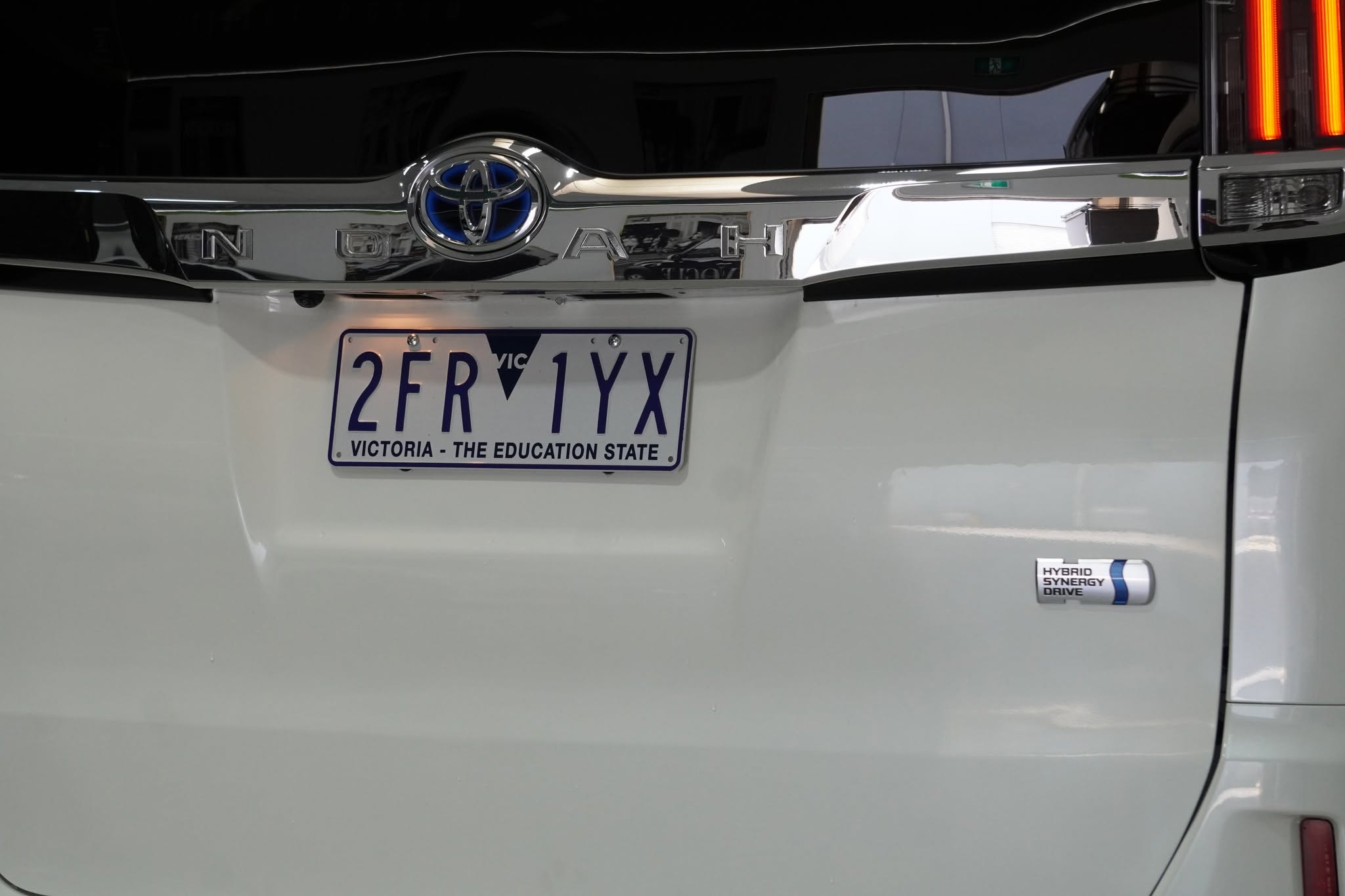 2017 Toyota Noah Hybrid